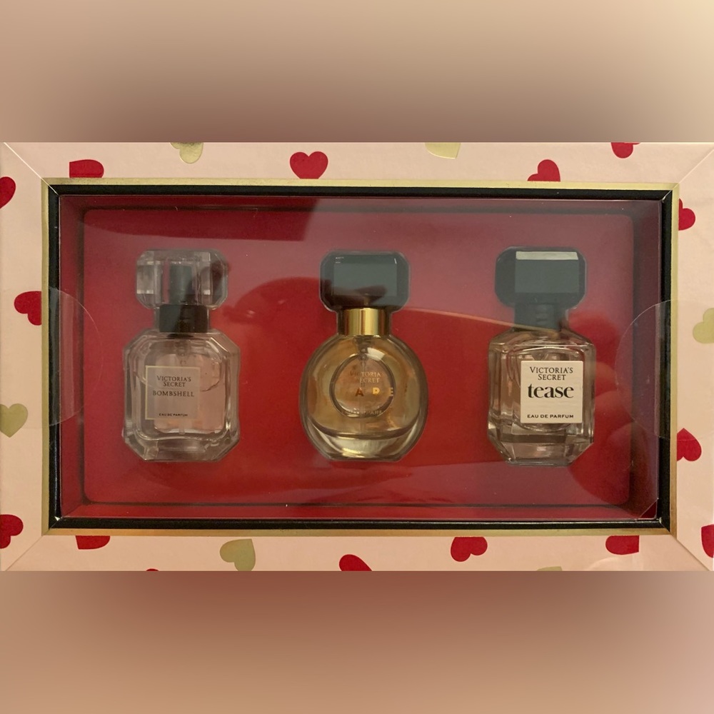 Victoria’s Secret 3-Piece Eau de Parfum Set: Bombshell, Bare, & Tease 7mL .25oz - Picture 3 of 8